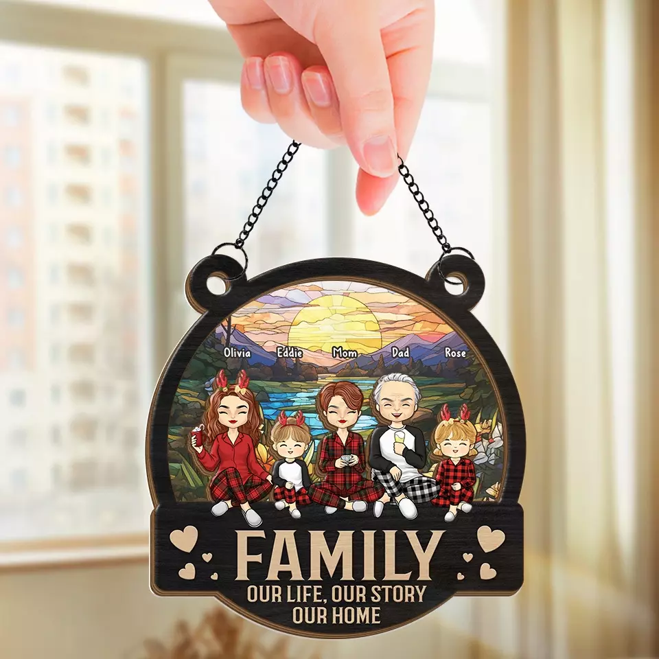Family Is The Heart Of Christmas - Family Personalized Window Hanging Suncatcher - Christmas Gift For Family Members - Image 3
